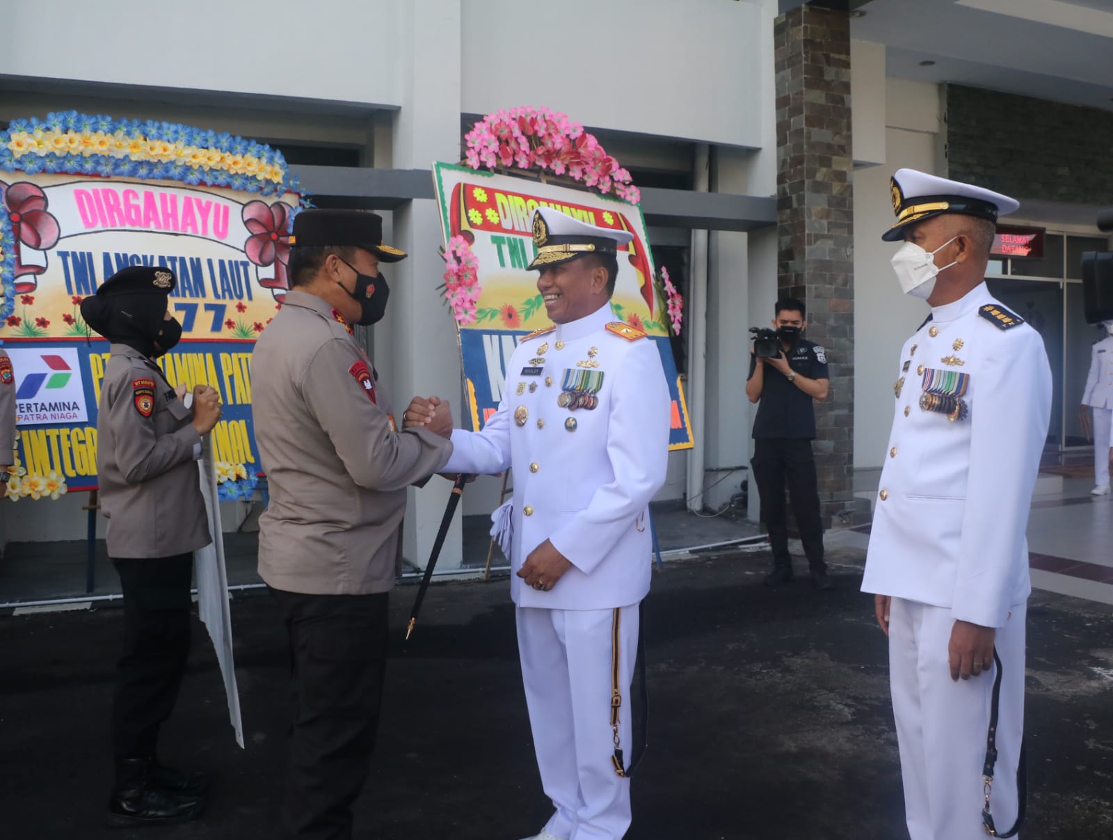 Kapolda Sulut Turut Memeriahkan HUT TNI AL ke-77 ( Foto : Humas Polda Sulut)